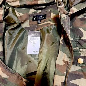 Green Camouflage Light Weight Jacket, front pockets, drawstring, zipper.